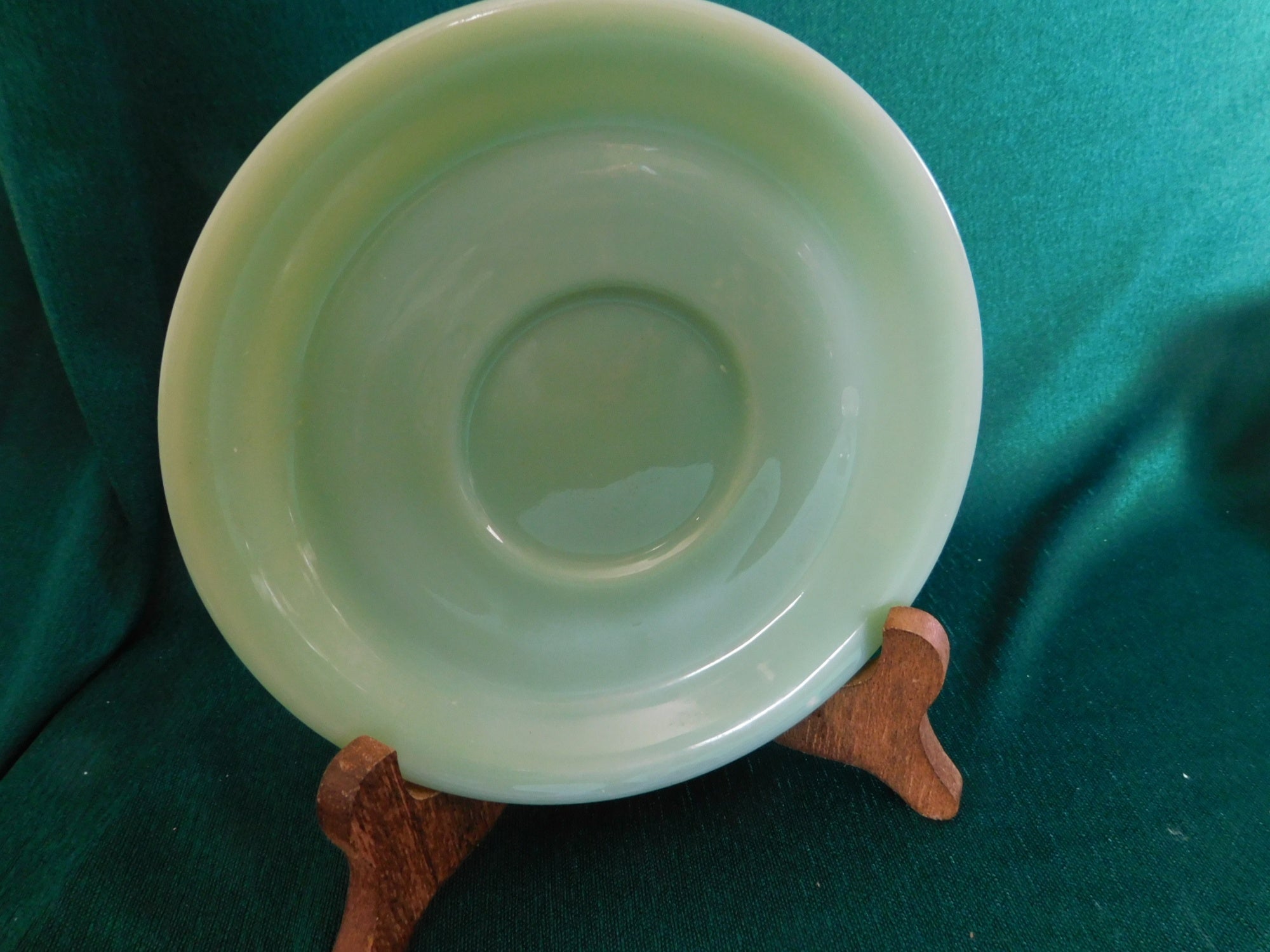 Jadeite Fire-King glass saucer VGU