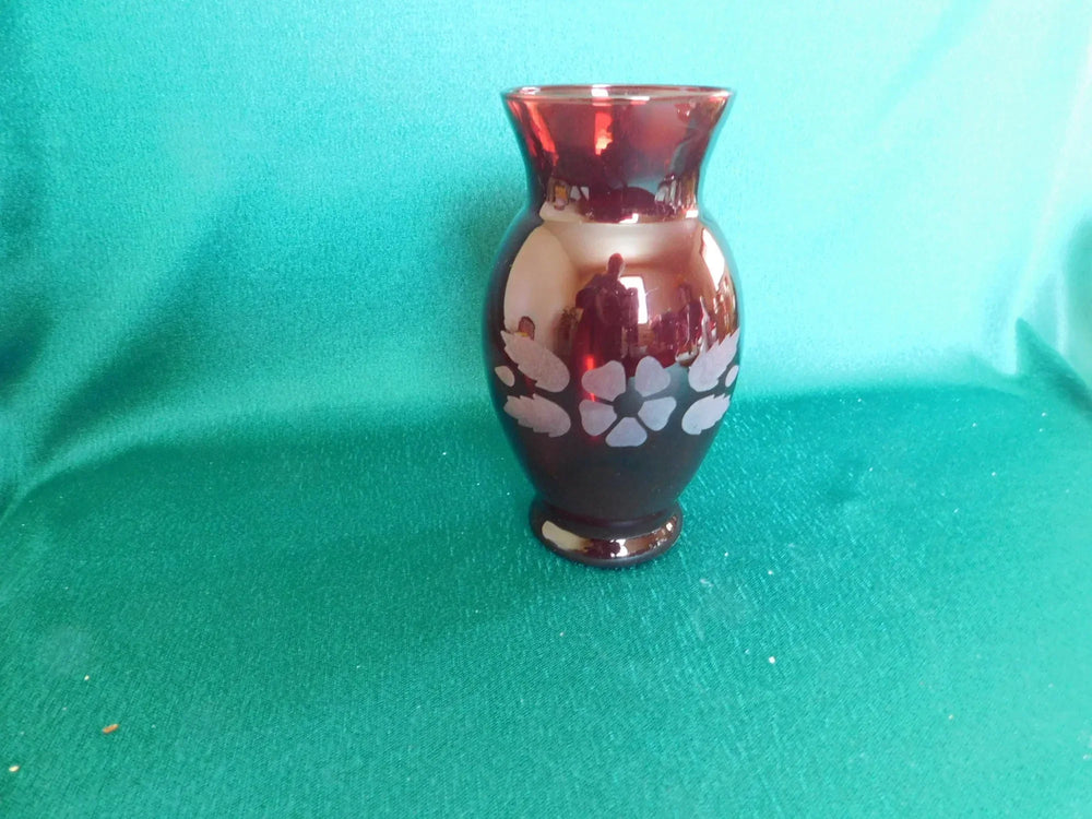 Ruby vase etched flower smooth