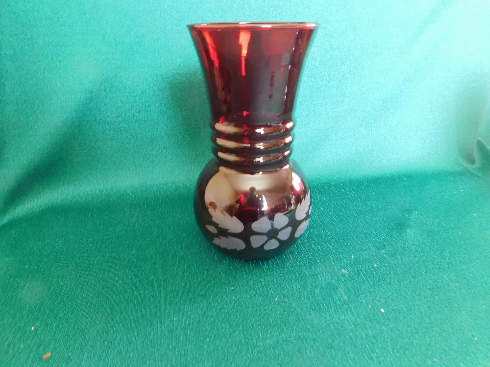 Ruby vase etched flower ribbed