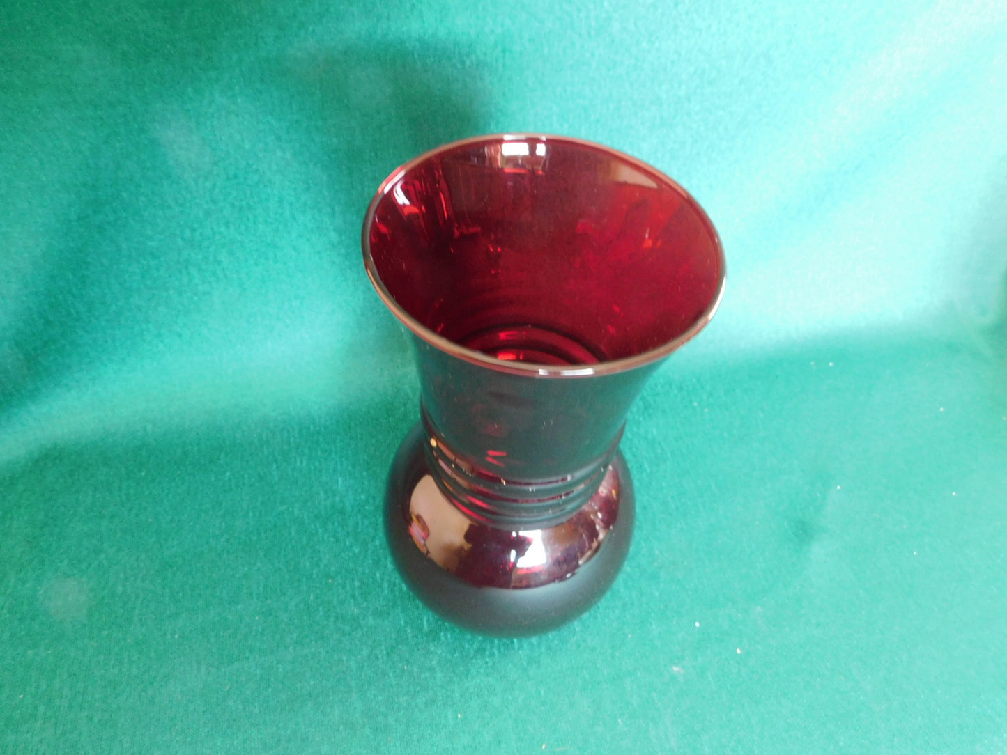 Ruby vase etched flower ribbed VGU