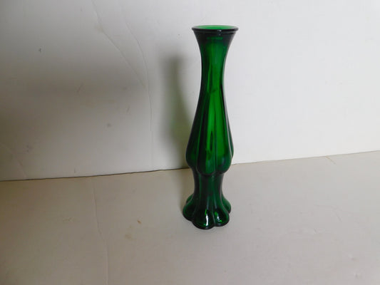 Avon green bud or stem glass vase VGU