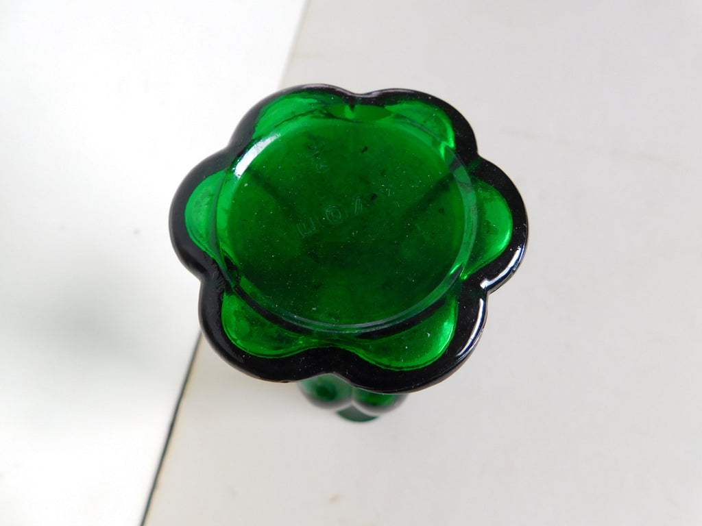 Avon green bud or stem glass vase VGU