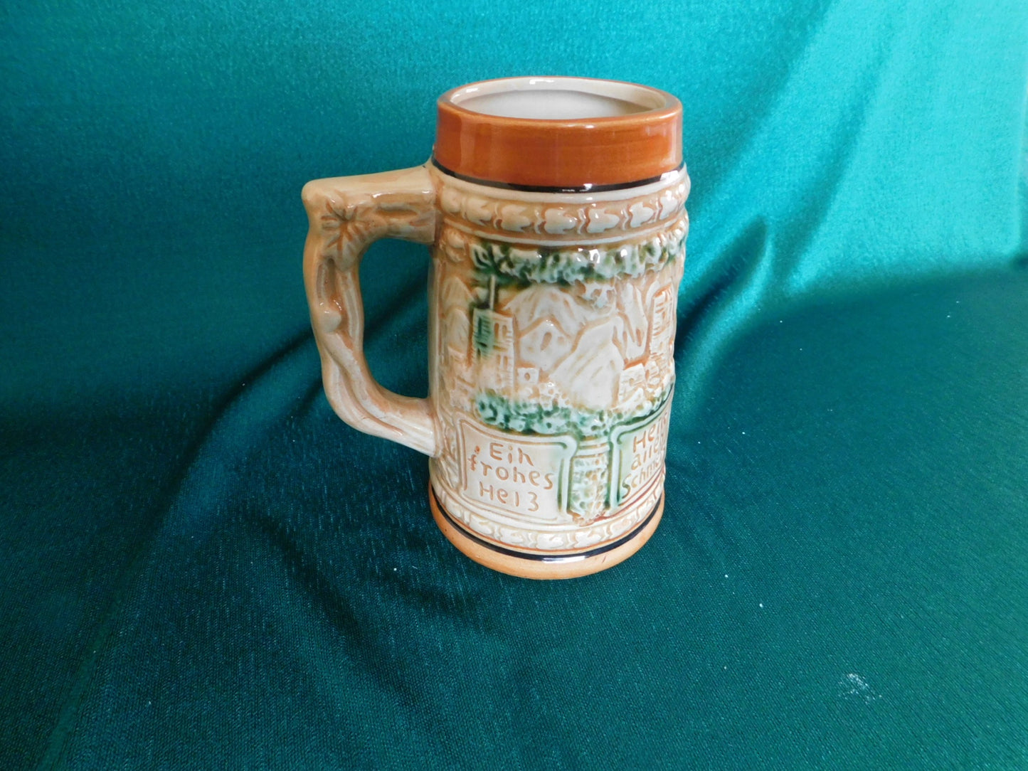 Ceramic beer stein couple