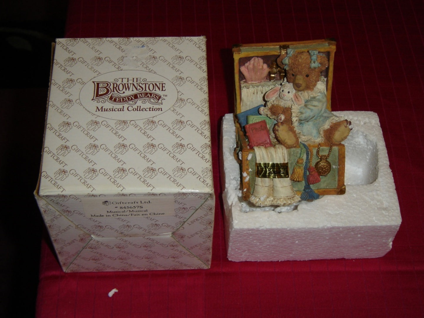 Giftcraft Treasure Chest music box NIB