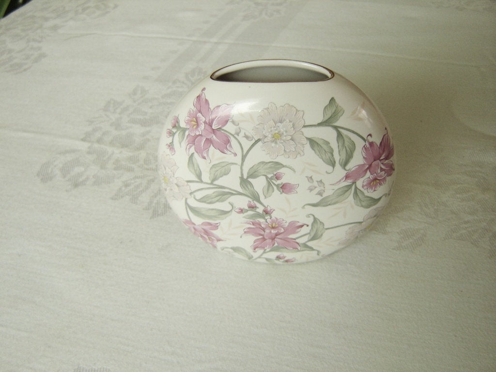 Otagiri Prima pink flower 4 inch vase - Items Tried And True