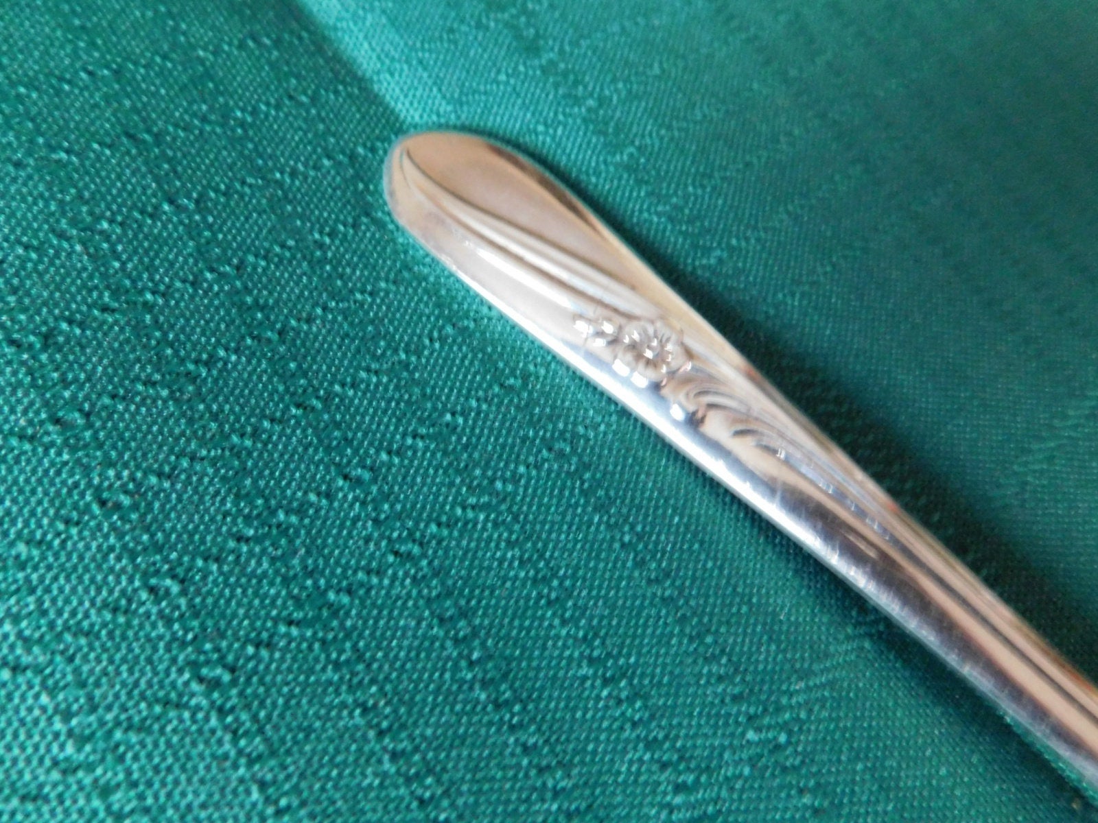 Wm. Rogers Mfg. Meadow Flower (1940) place oval soup spoon VGU - Items Tried And True