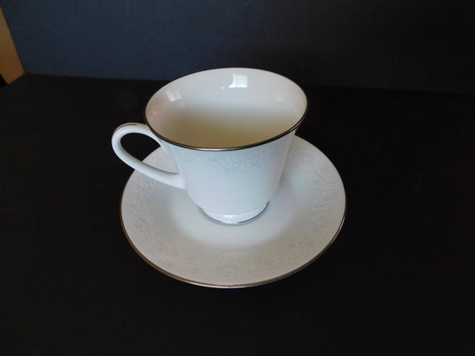 Noritake Coronal (1975) teacup and saucer near mint condition - Items Tried And True