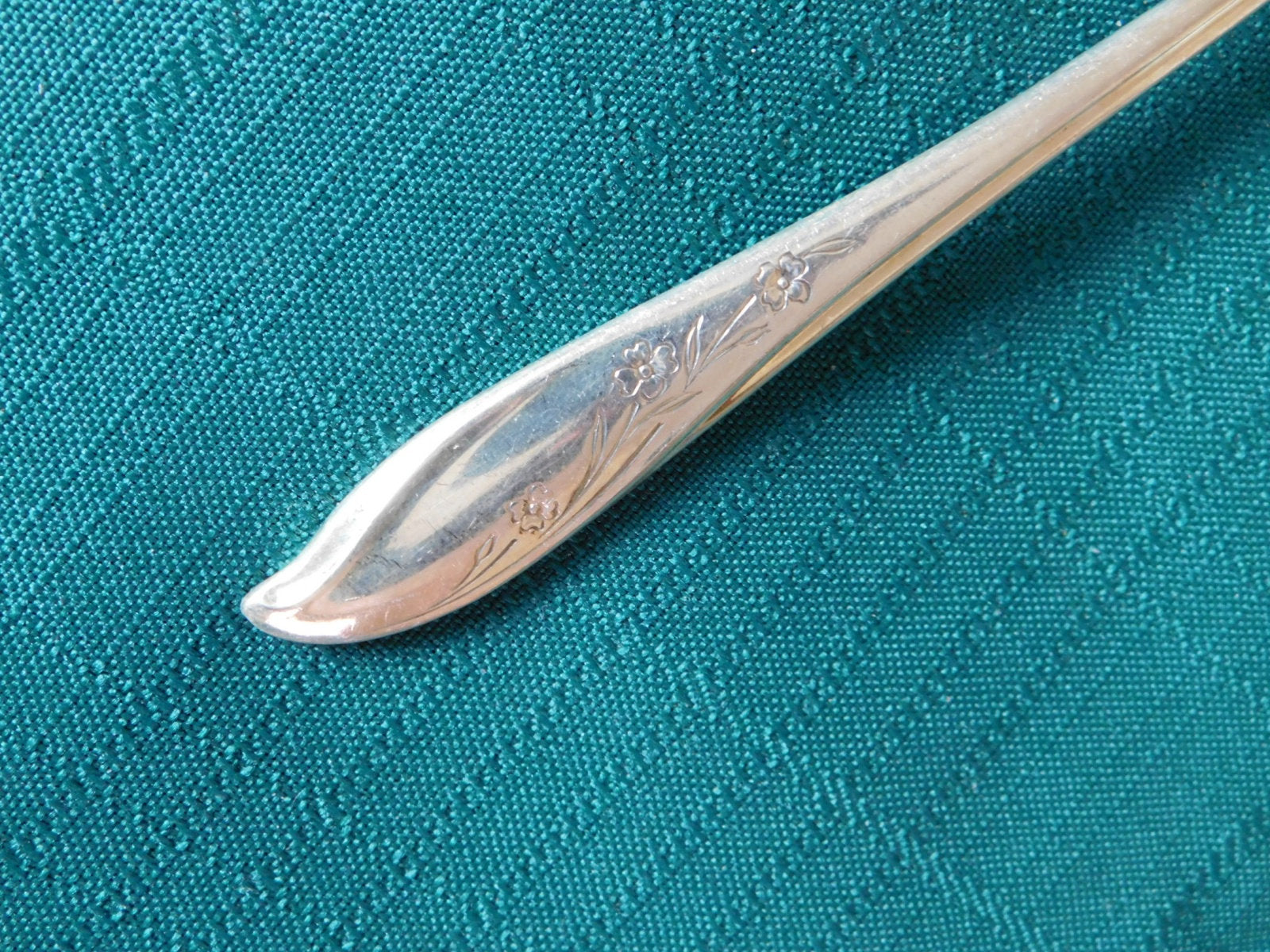 1847 Rogers Bros. Springtime (1957) flat handle master butter knife VGU - Items Tried And True