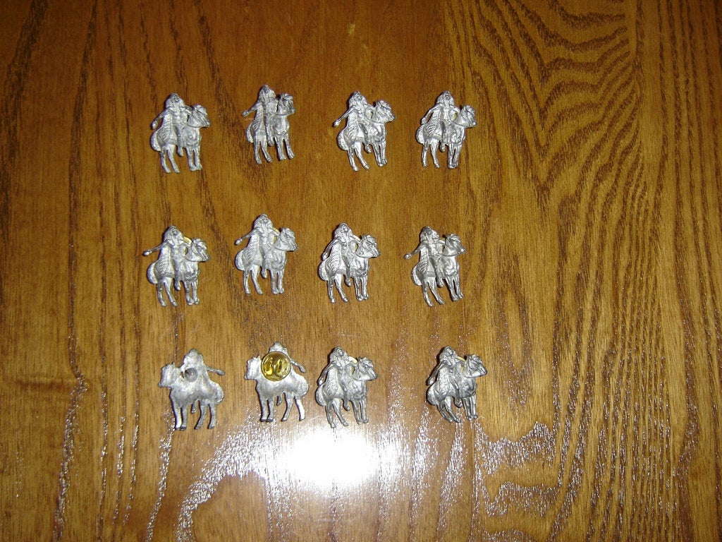 Lot of 12 Native on horseback pewter pins - Items Tried And True