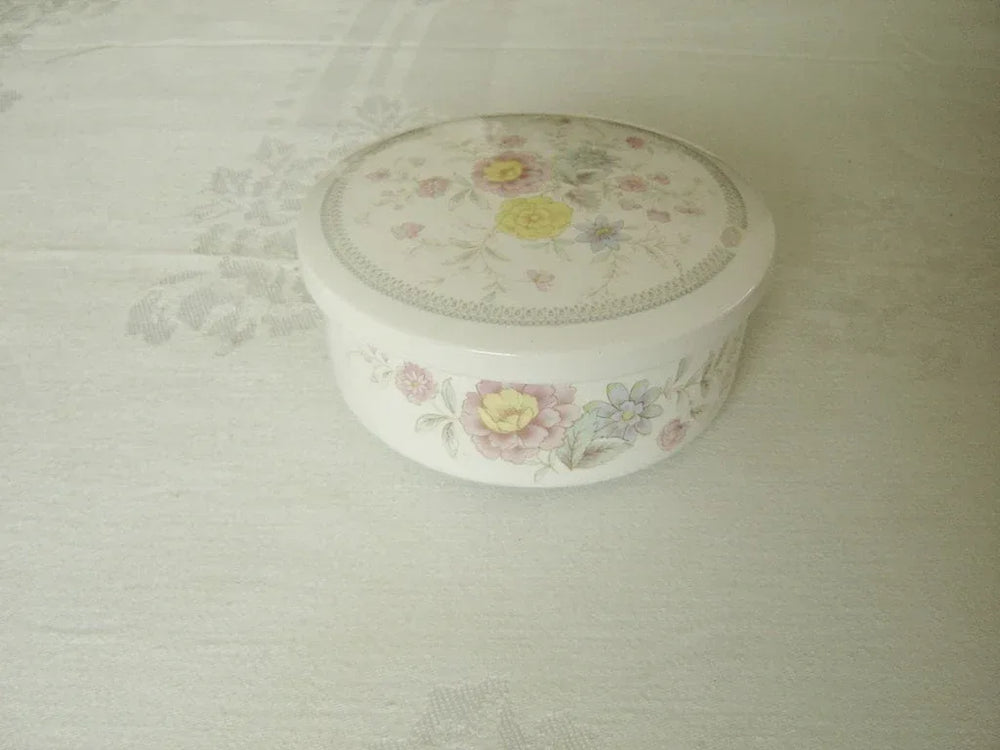 Sabre lidded multifloral candy or keepsake dish near mint condition