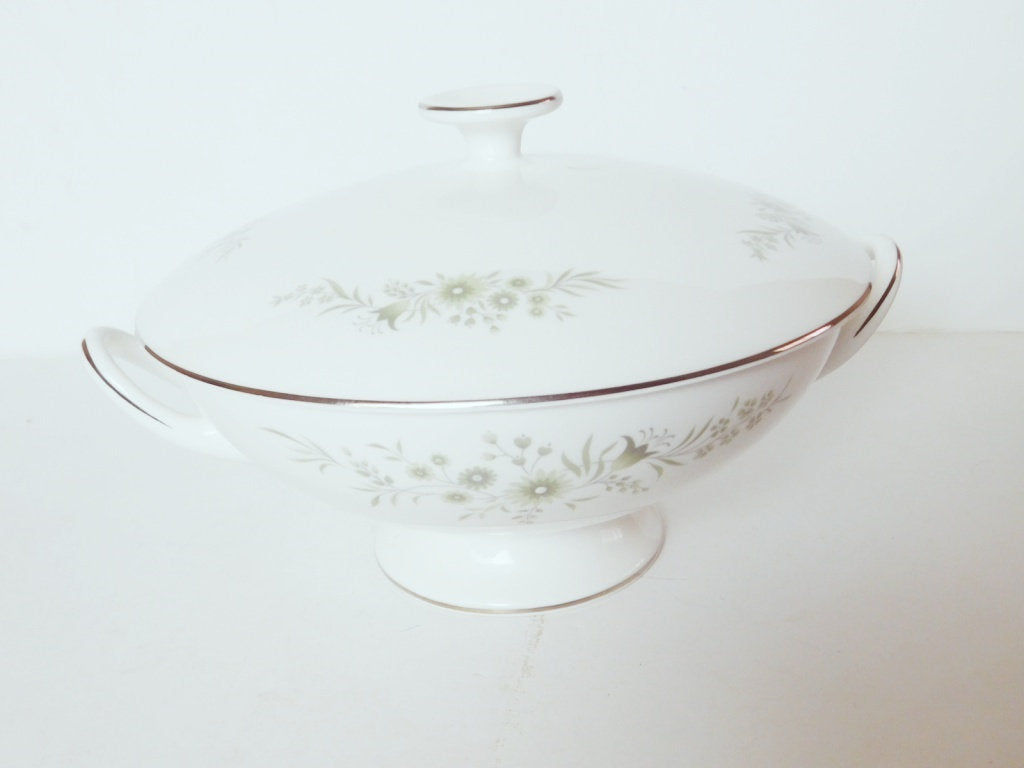 Wedgwood Westbury (1965) Round Covered Vegetable dish NMC - Items Tried And True