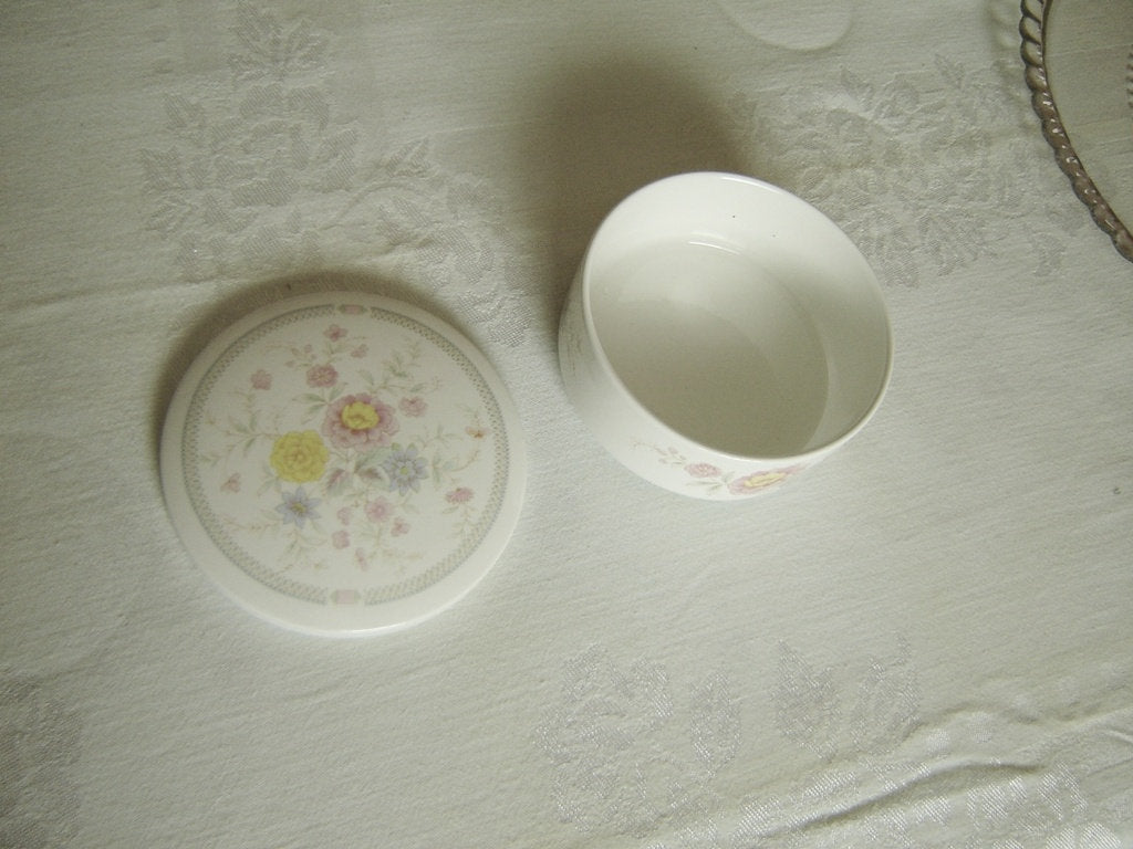 Sabre lidded multifloral candy or keepsake dish near mint condition - Items Tried And True